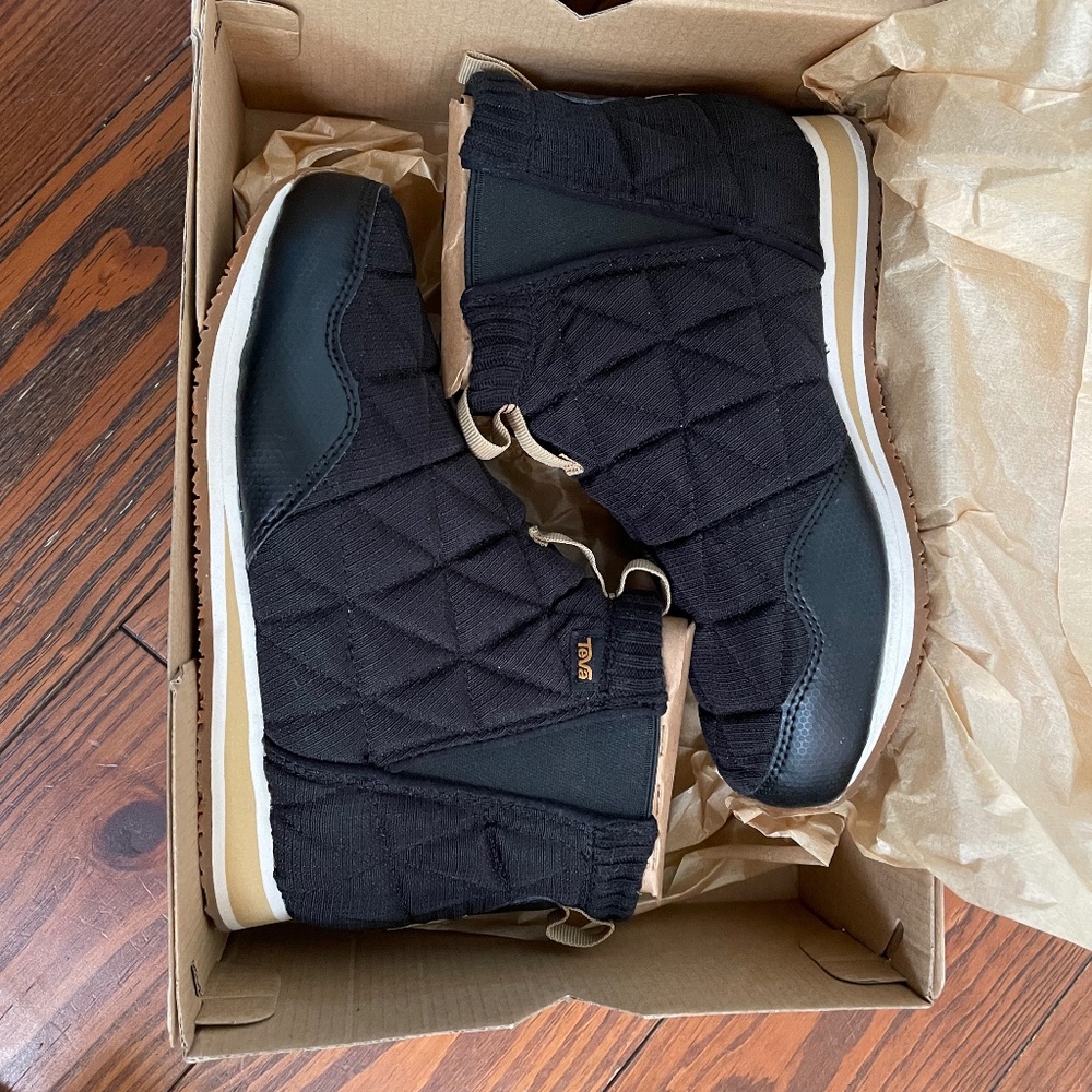 Teva boots women’s7 NEW with BOX